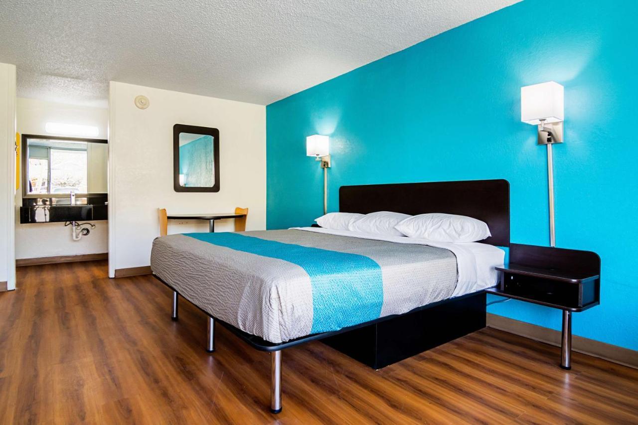 Hotel Econo 2*